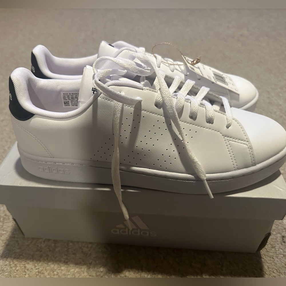 Brand new with box/tag adidas Advantage sneakers size 11.5